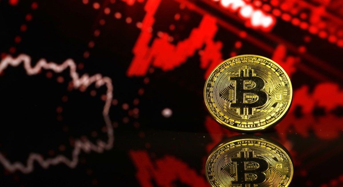 Bitcoin's volatility puts weekend traders on edge with double-digit percentage moves