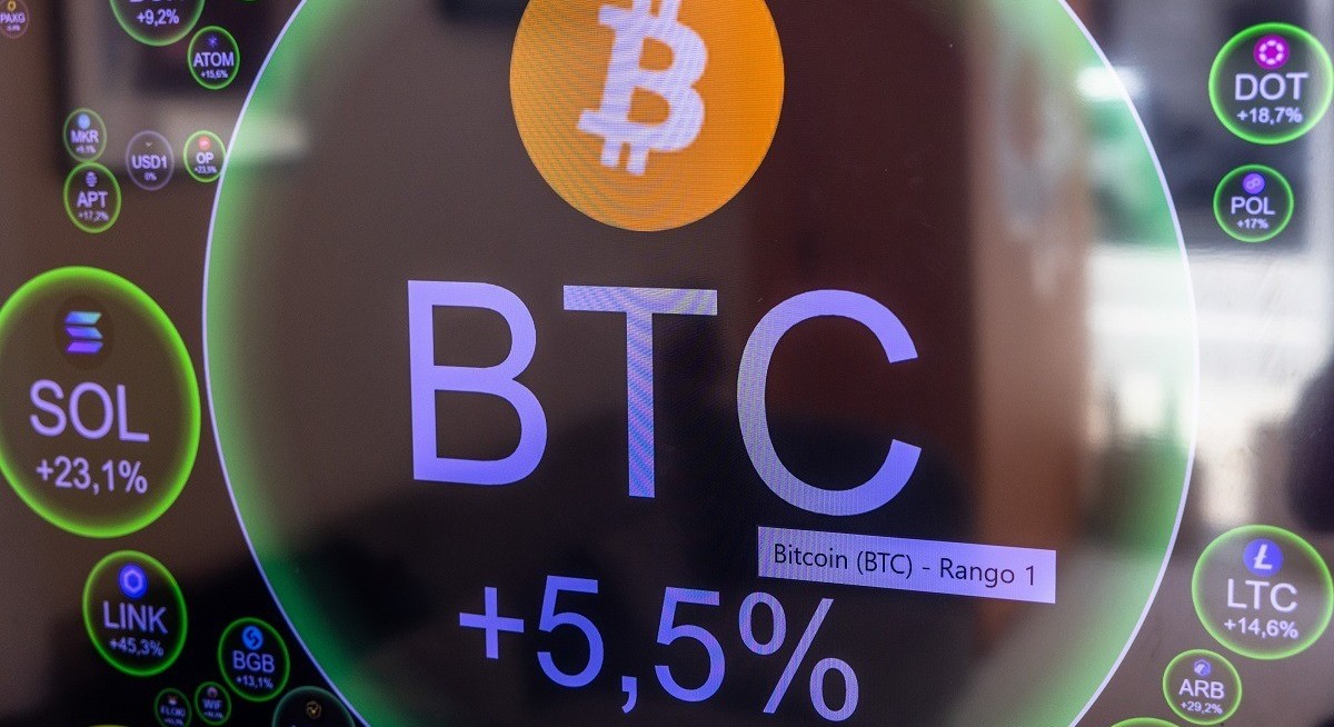 Crypto traders shun altcoins to open US$800b shortfall