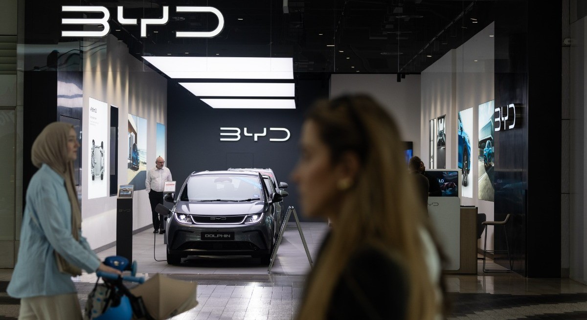 China blows past record for Europe car sales on hybrid, EV gains