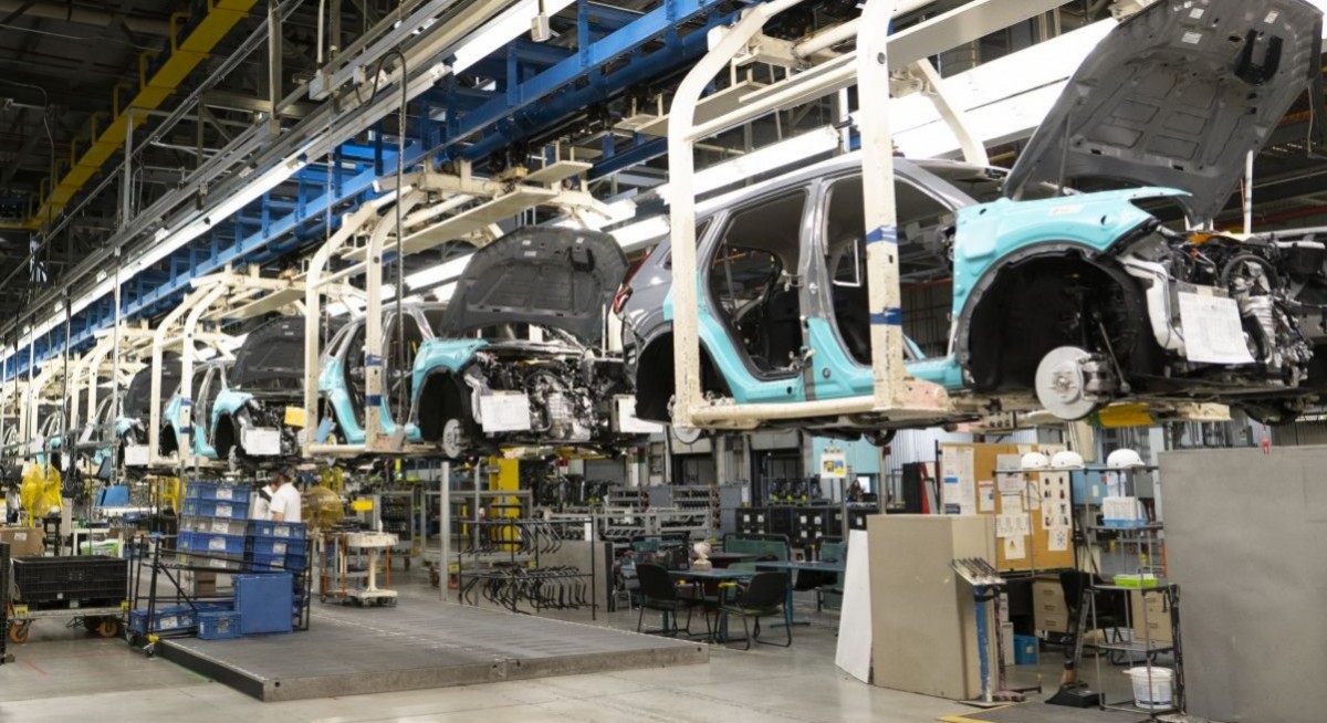 Global carmakers brace for production cuts on chip shortage