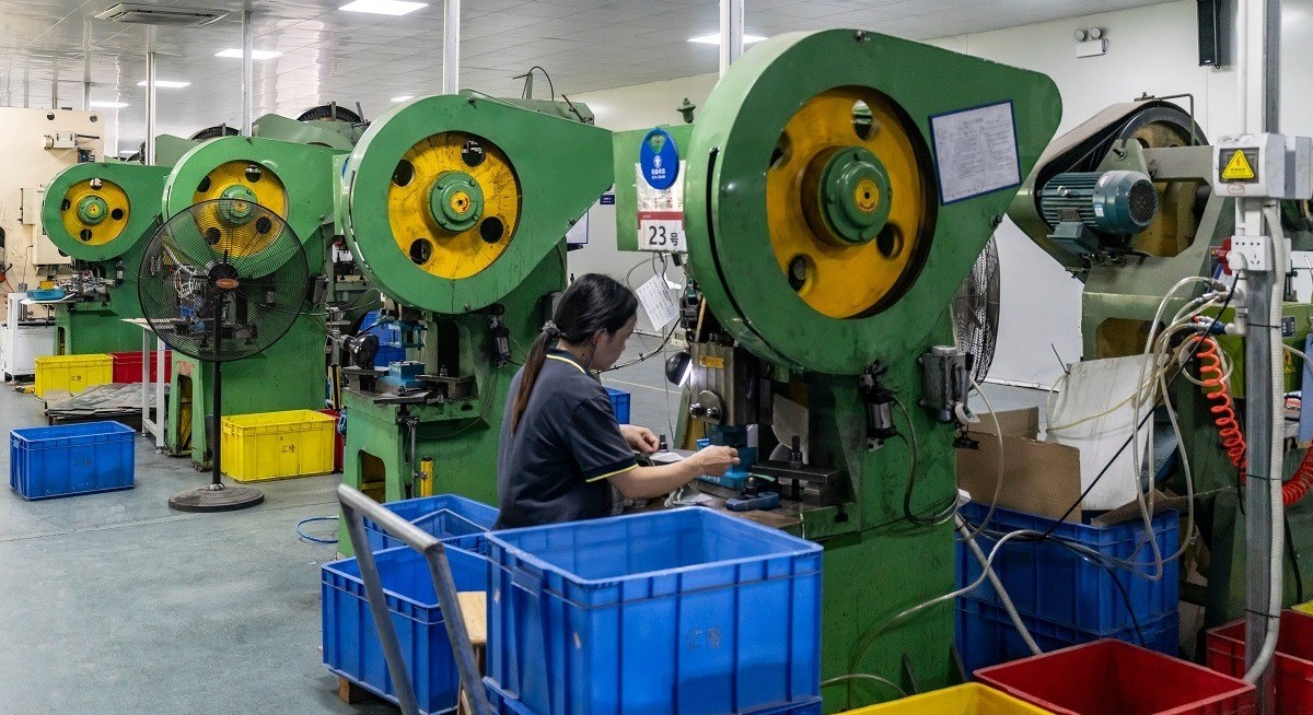 Chinese factory activity slump reaches longest stretch on record