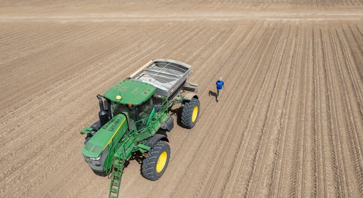 US says China agrees to buy farm goods, create investment board