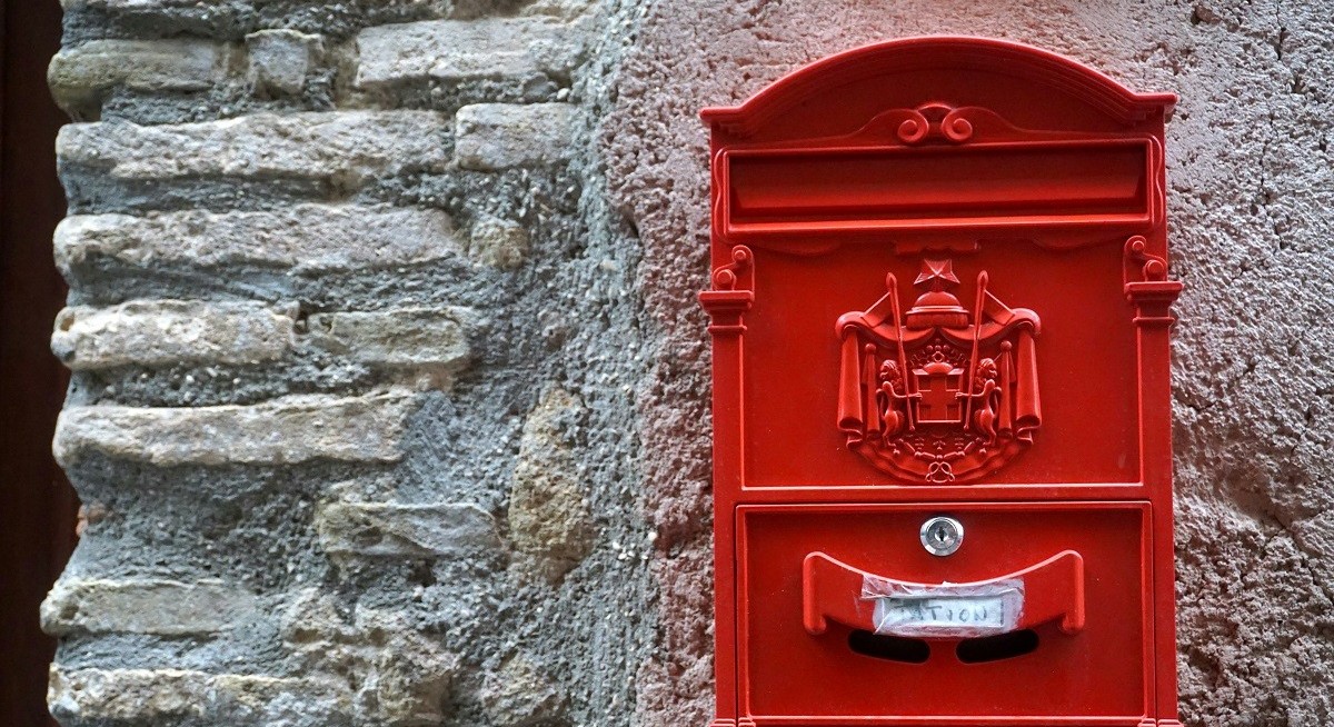 Global mail services halt US deliveries ahead of de minimis end