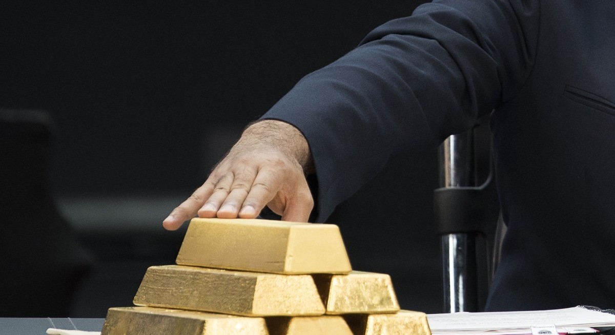Gold gains as prospects of Iran deal temper inflation concerns