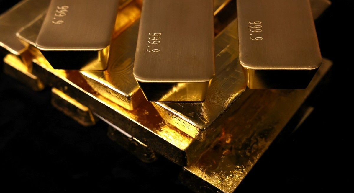 Gold hits record above US$5,280 as Trump dollar comments aid rally