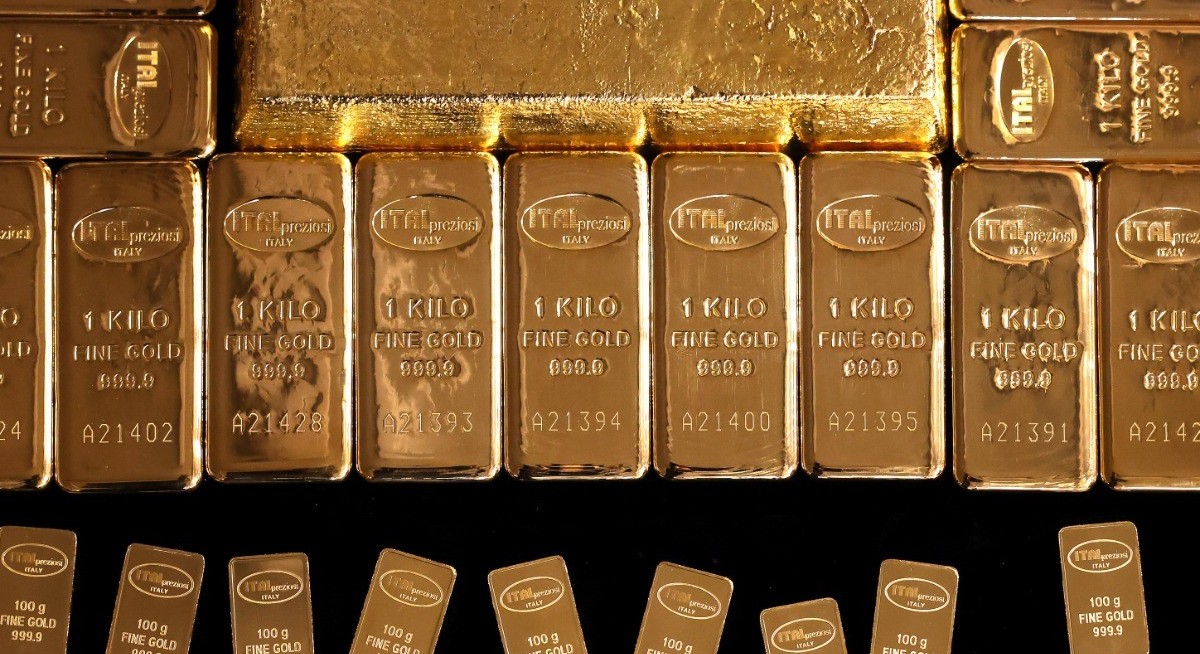 Asian stocks, gold retreat as momentum unwinds