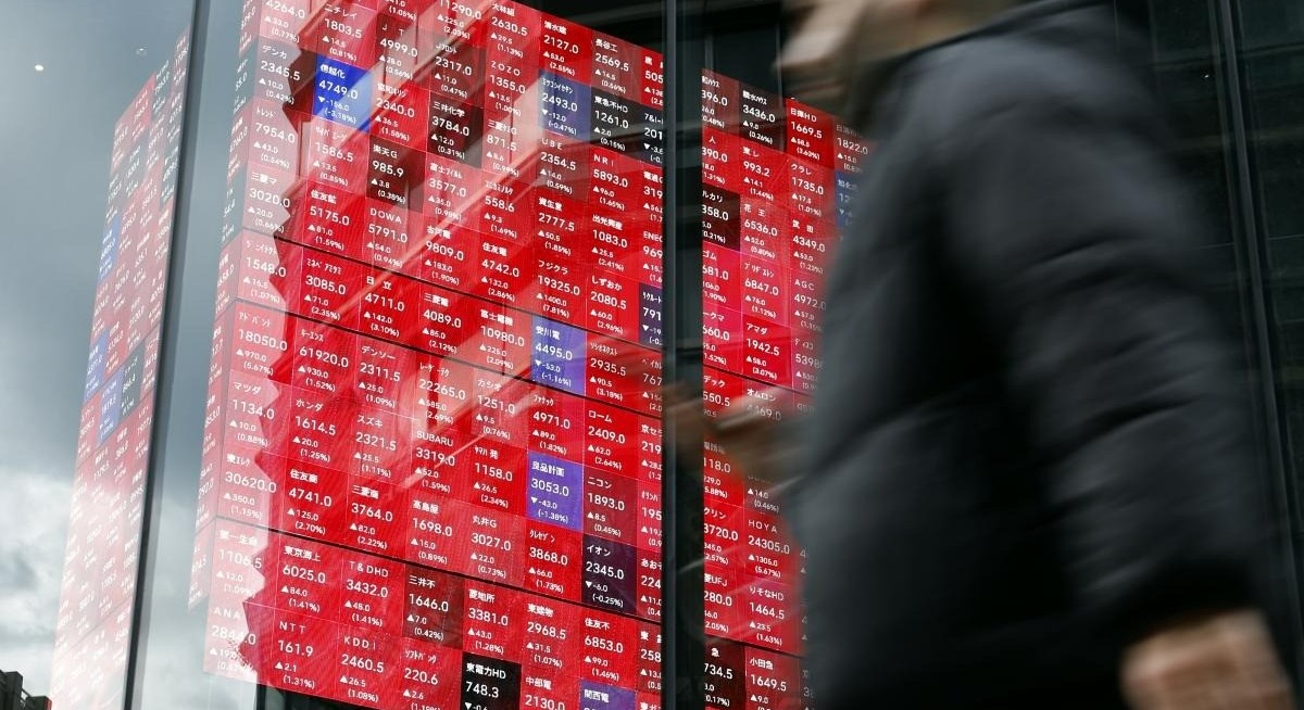 Stocks pare losses, bonds drop on US inflation