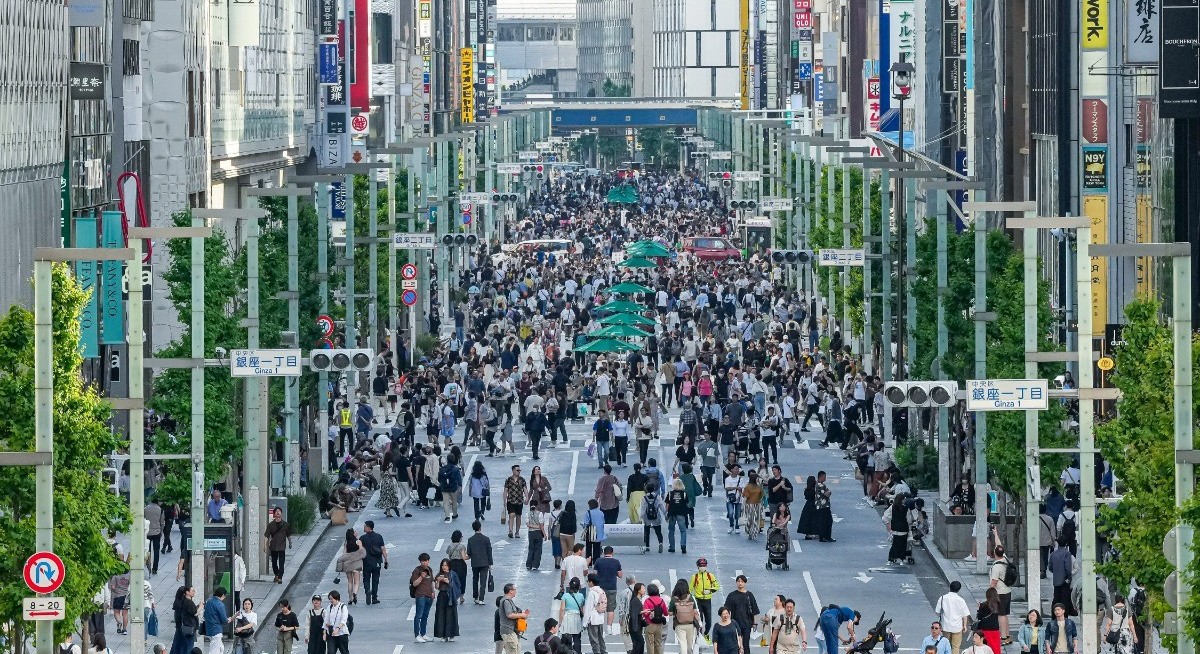 Japan’s households cut spending even as wages kept growing