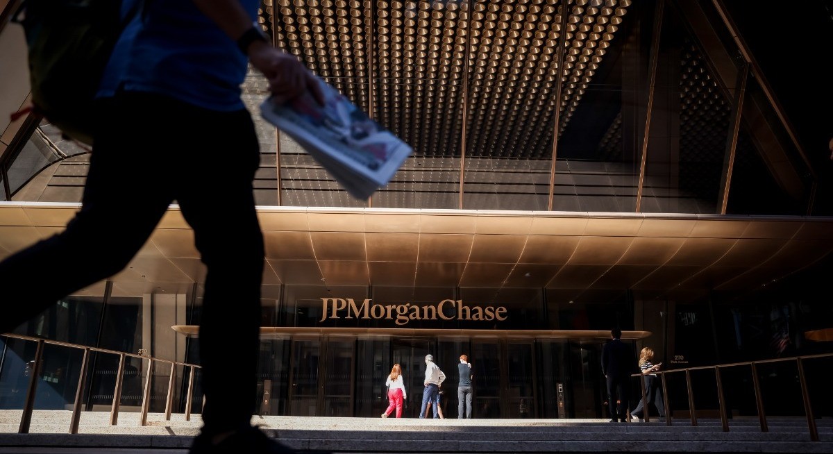 JPMorgan posts surprise drop in fixed-income trading revenue