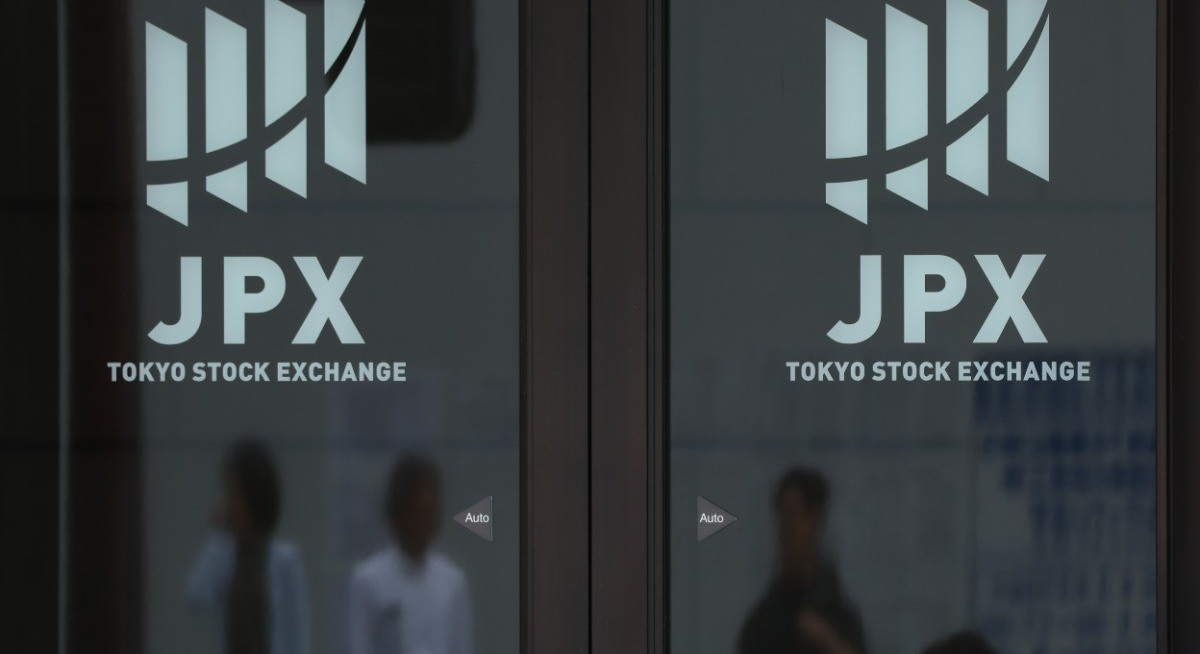 Oil gains, Asian stocks fall as US strikes Iran