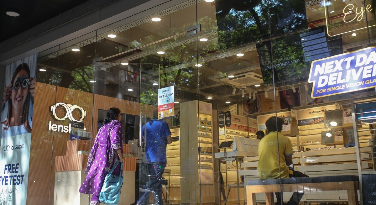 Lenskart tumbles in Mumbai debut after US$821m IPO