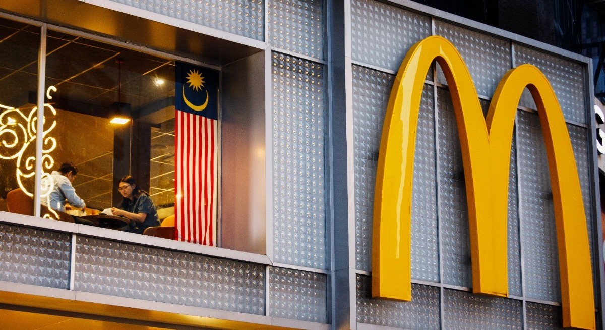 Bloomberg Interest Rates Malaysia bonds lag peers in August on supply, rate-hike concerns