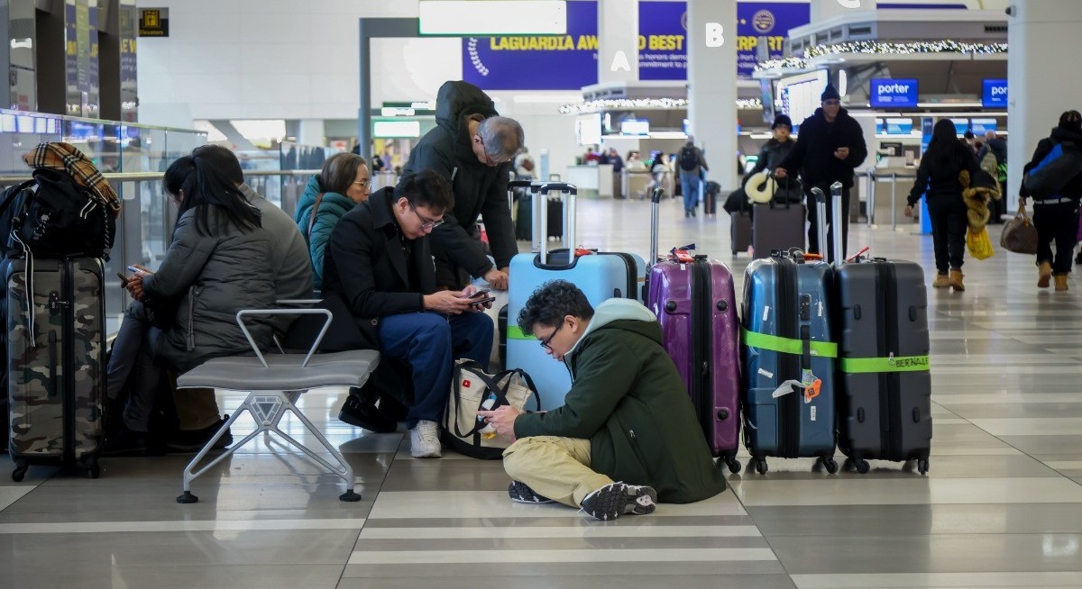 Flights cancelled, roads closed as storms snarl US travel