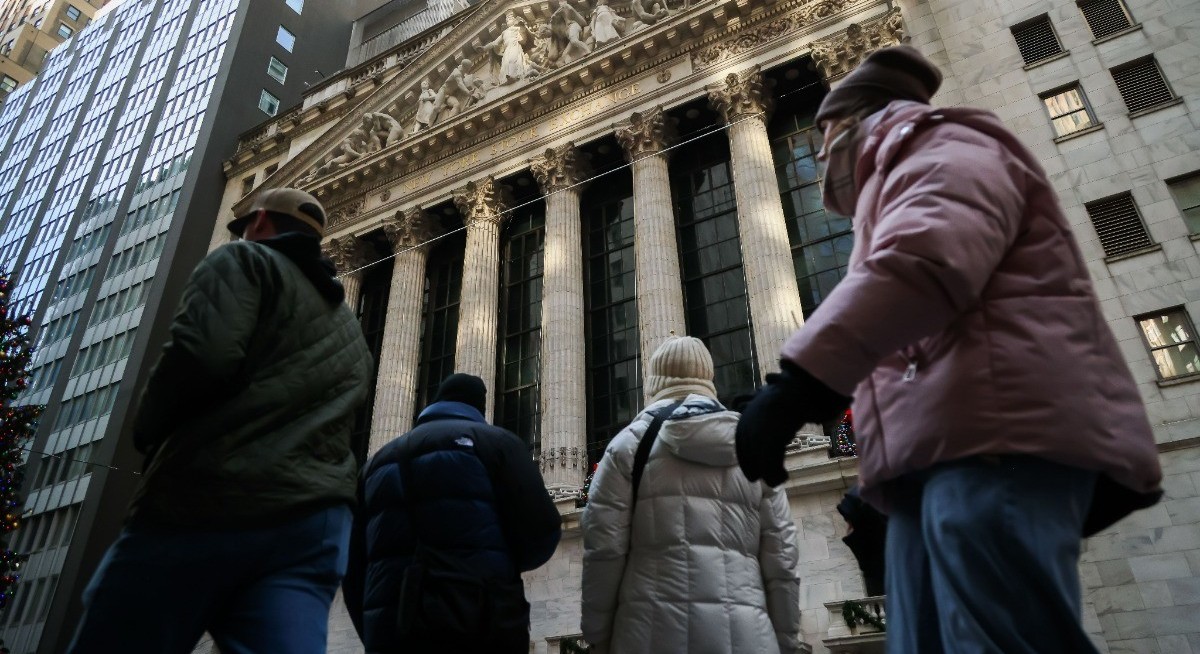 US stocks rise as Venezuela ‘spillover’ seen muted; tech, energy gain