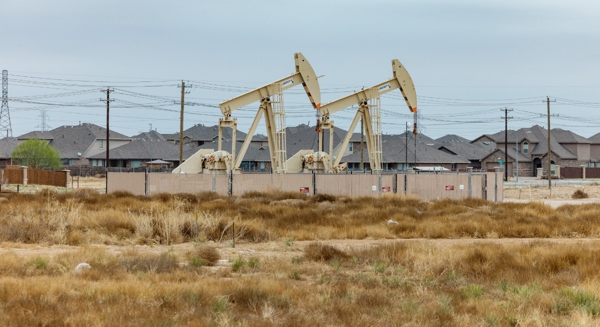 Oil declines after US says Israel and Lebanon agree ceasefire