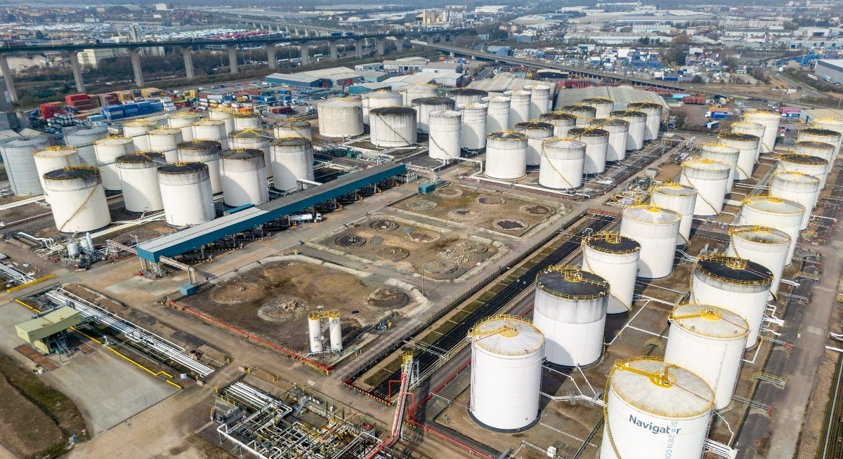 Oil rises after biggest drop since 2020 as Strait of Hormuz stays blocked