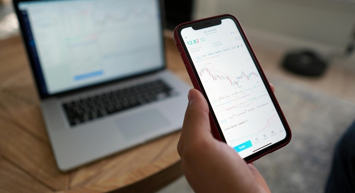 Social trading: Breaking barriers for all traders