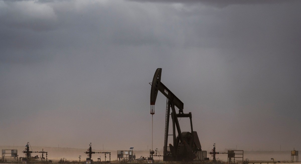 Oil heads for weekly advance with Iran war resolution at impasse