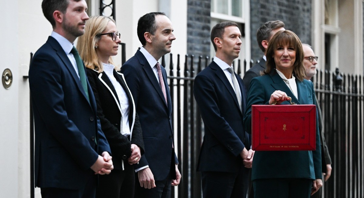 Britain tries to fix its frayed relations with world’s rich