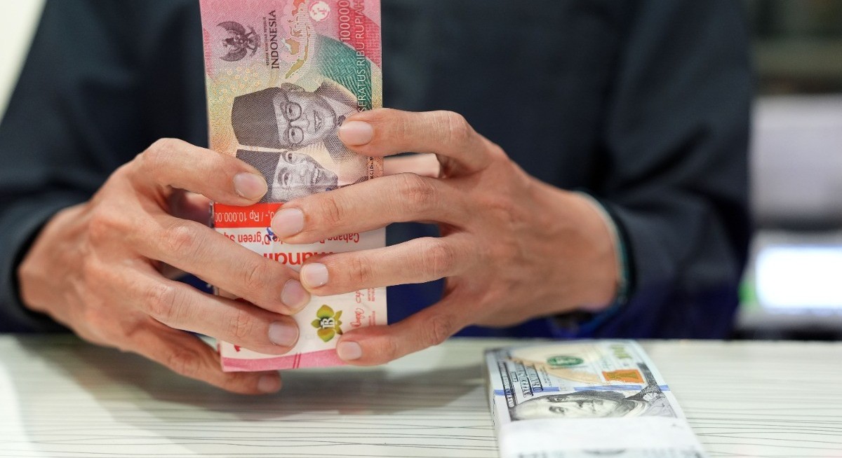 Indonesia joins global selloff as rupiah, stocks and bonds fall