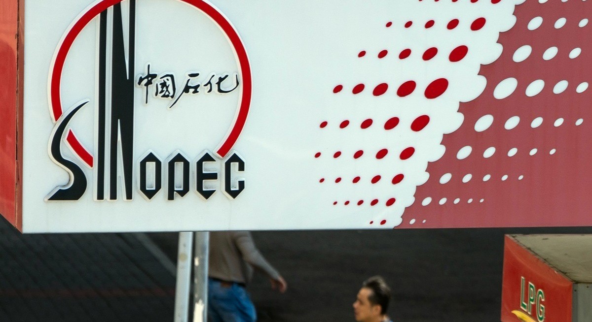 Sinopec said in talks to merge with China’s aviation fuel giant