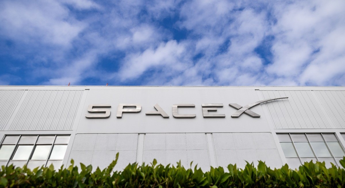 SpaceX reserves up to 5% of IPO stock for staff and friends