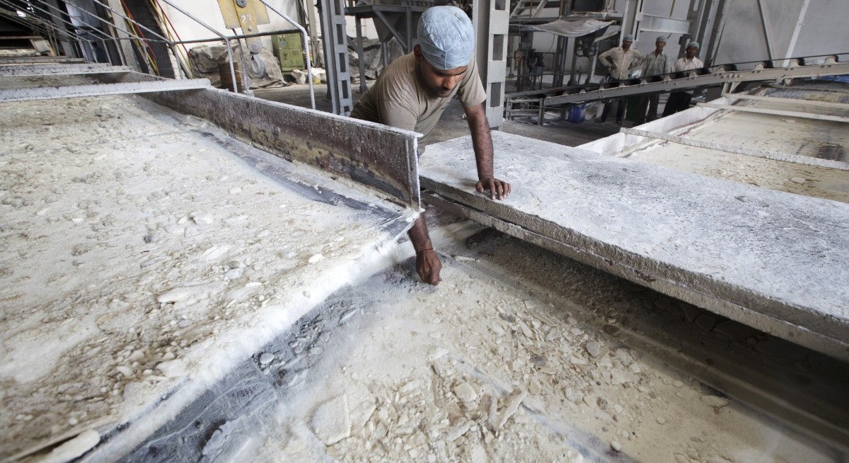 Sugar hits 17-month high on Indian import demand, Brazil weather