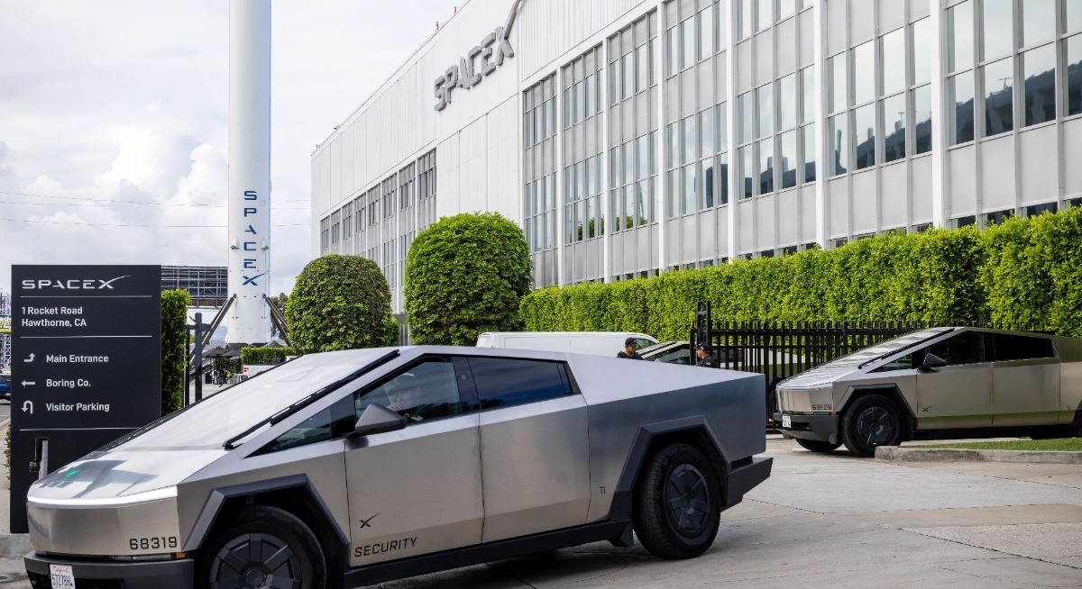 SpaceX-Tesla merger a matter of when, early investor says