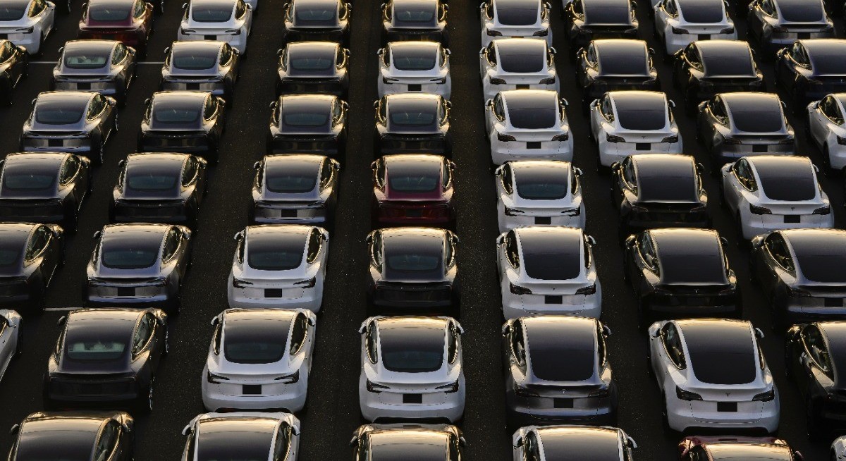 Tesla’s rally to record high is leaving Big Tech peers behind