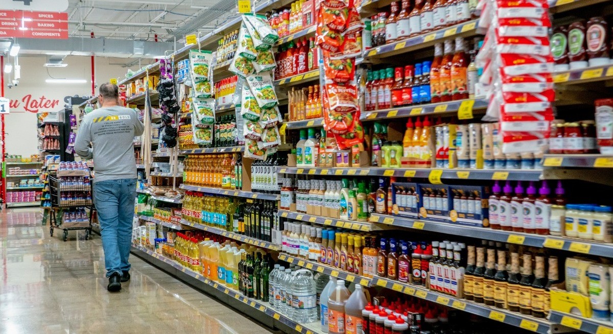 US consumer sentiment drops to five-month low on price concerns