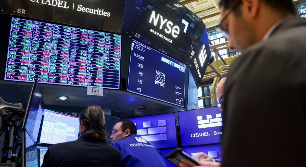S&P 500 tops 7,500 as AI fuels record-breaking run