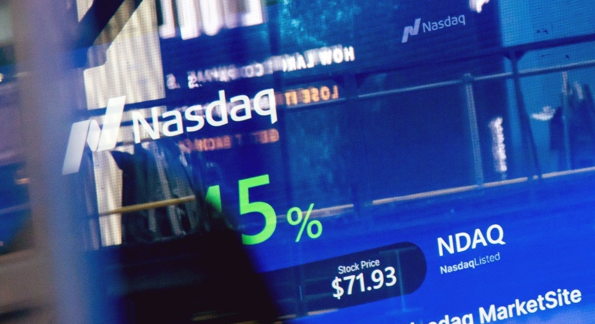 US stocks get tech boost to hit fresh all-time highs