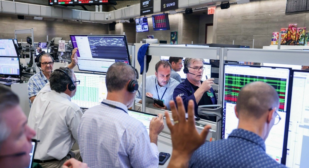 US stock futures drop after tech sell-off, oil up