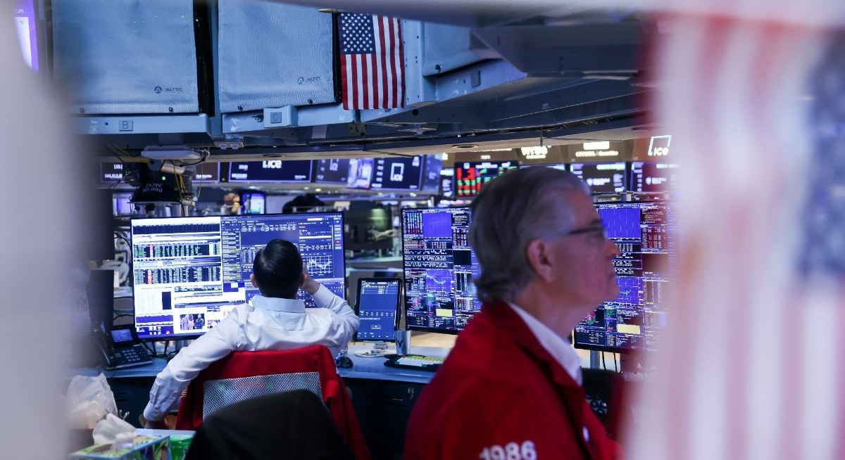 US stocks rally on deal to reopen Strait of Hormuz; SpaceX gains
