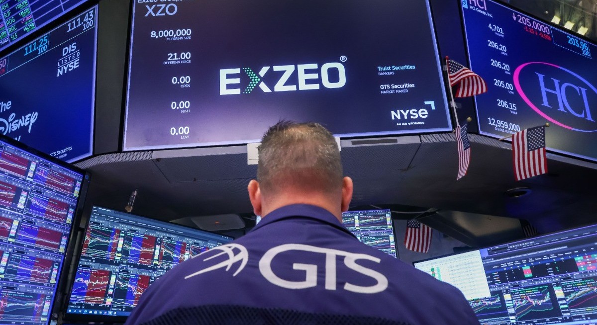 US stocks slide as bleak jobs spur rally in bonds