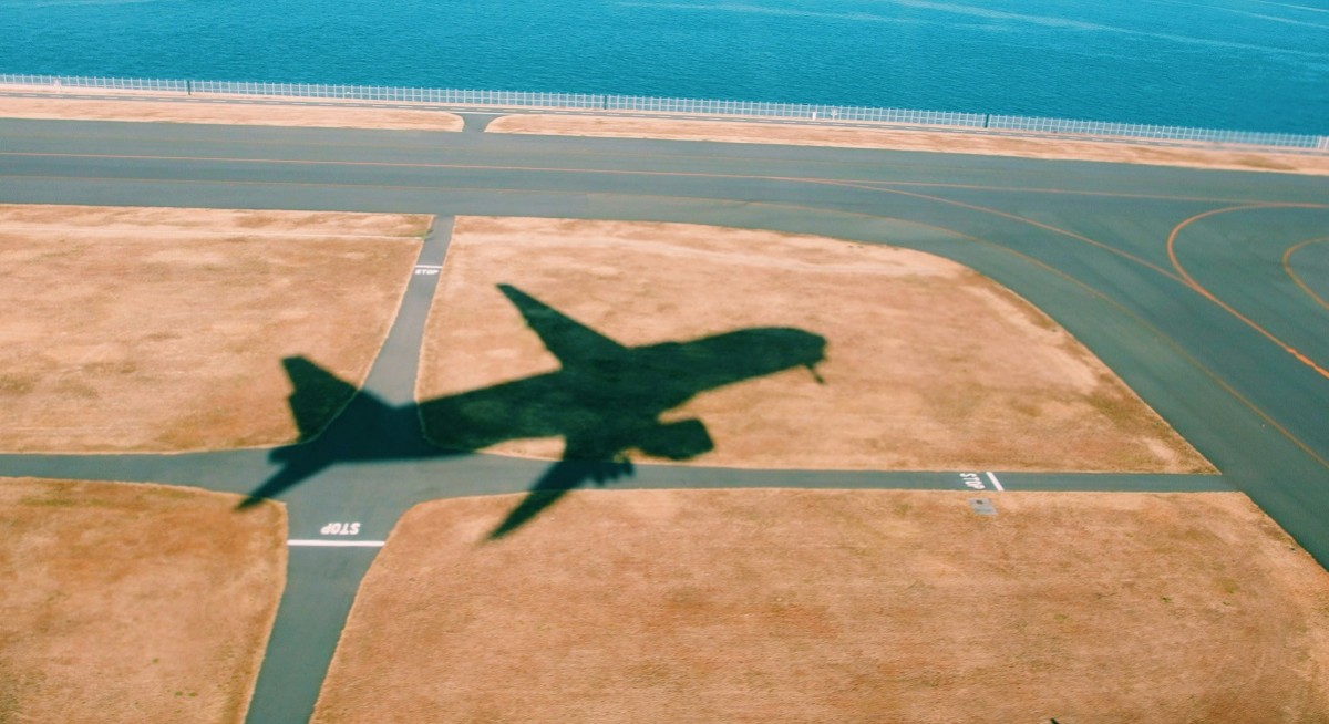 Global air travel surges while switch to clean jet fuel lags