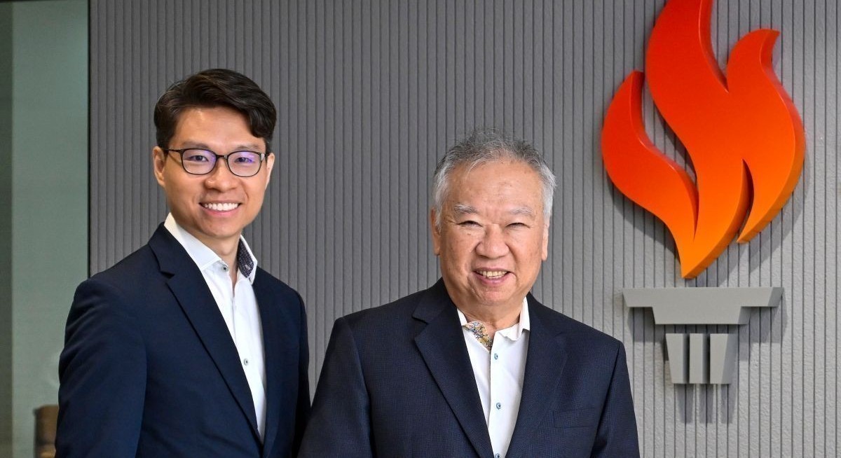 Soon Hock Enterprise Holding’s founder and executive chairman Tan Yeow Khoon (right) and executive director and CEO Walter Tan Min Loon. Photo: Albert Chua/The Edge Singapore