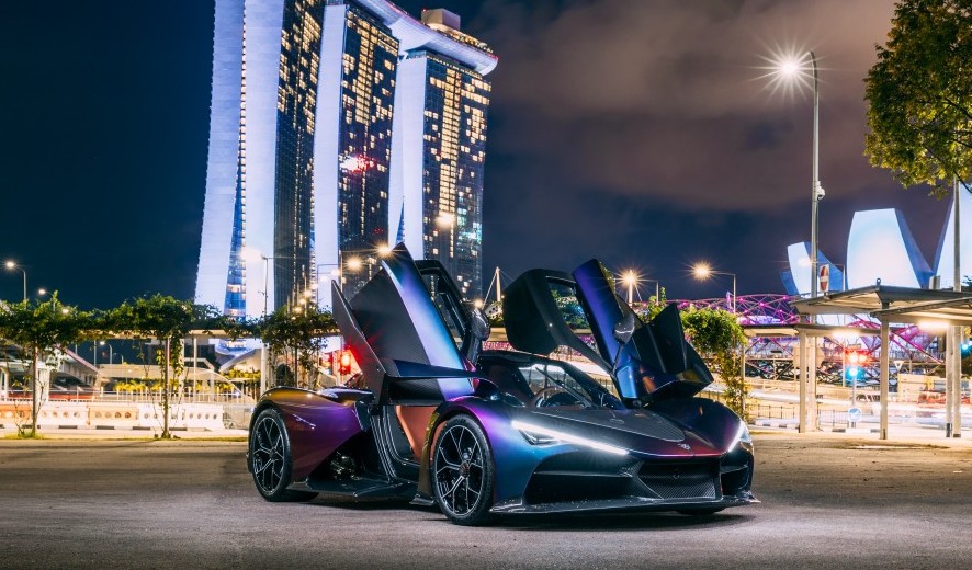 Light Show with the Zenvo Aurora - THE EDGE SINGAPORE